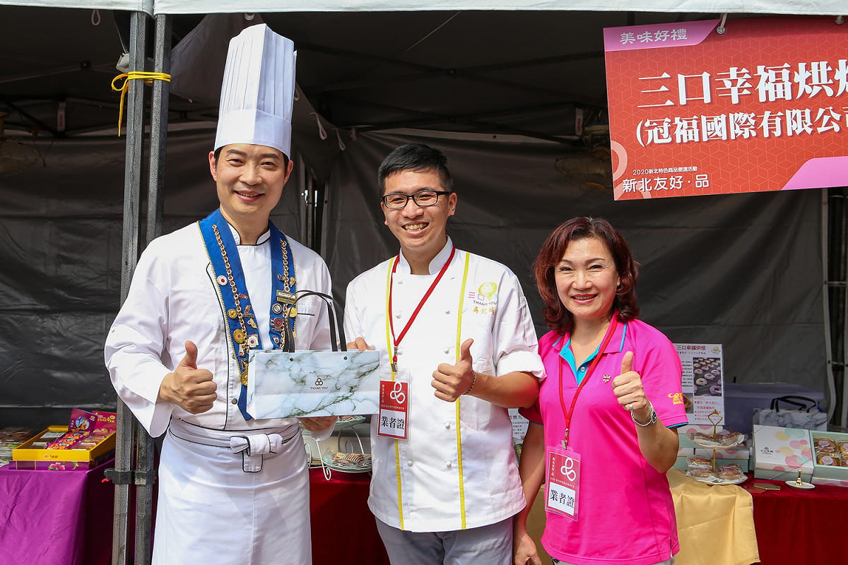 「美味好禮」組的三口幸福烘焙，首支微醺馬卡龍中的烈酒，以搭配鹽烤美國加州杏仁果，鹹香果仁、威士忌香氣、可可，苦中帶酸的交織呈現。 圖：新北市經發局提供