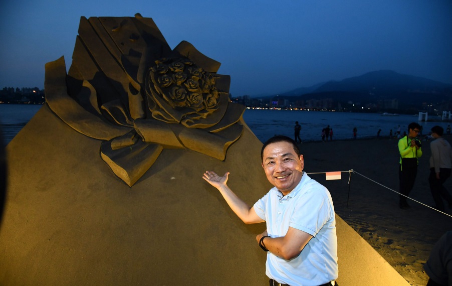 侯友宜邀請民眾到八里欣賞光與沙所營造的水岸之美。 圖：新北市水利局提供