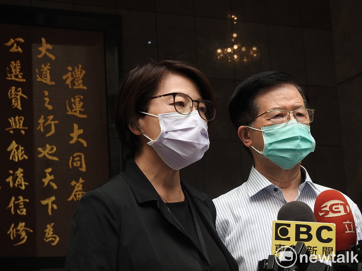 台北市副市長黃珊珊、衛生局長黃世傑。 圖：周煊惠 ／攝（資料照）