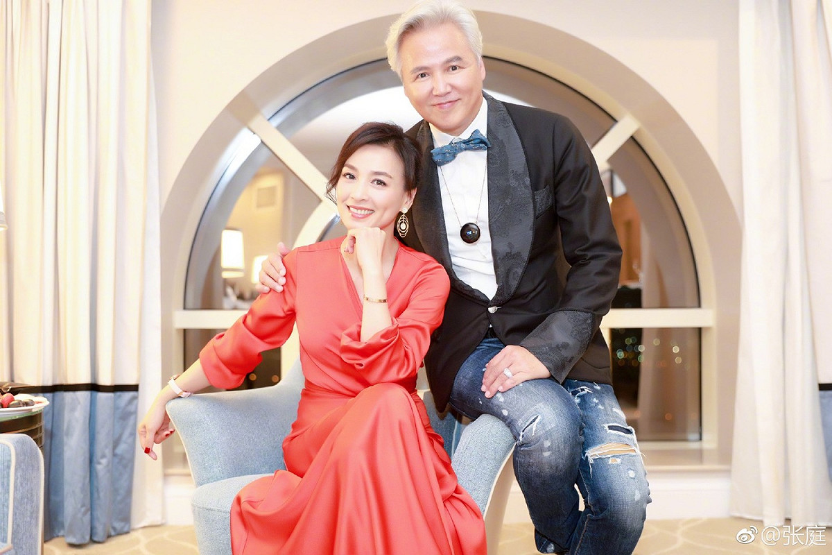 張庭(左)與林瑞陽婚後把事業轉往中國發展，昨直銷生意的他們，身家逾1500億元台幣。 圖：翻攝微博