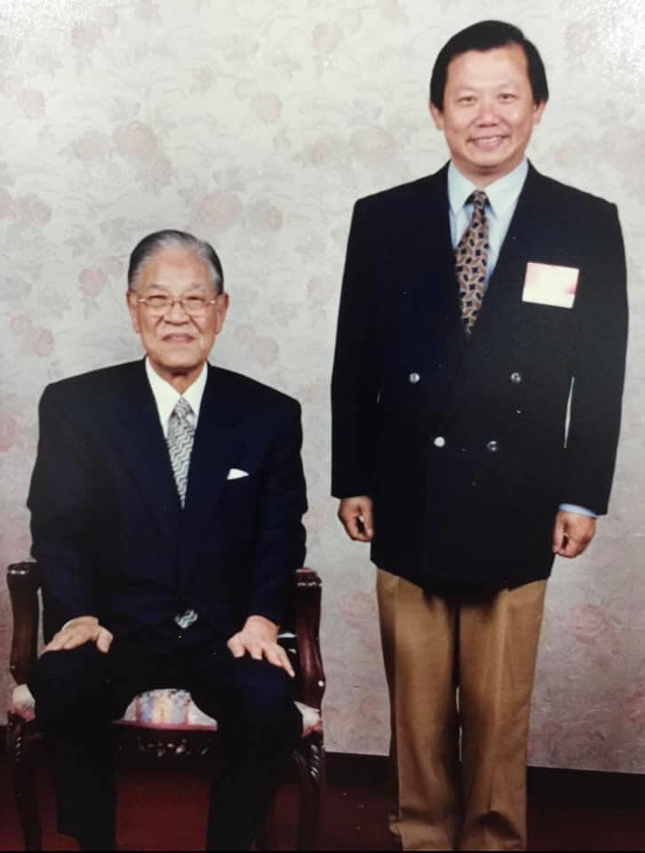 退休參謀官與前總統李登輝過去合影 圖:擷取自臉書