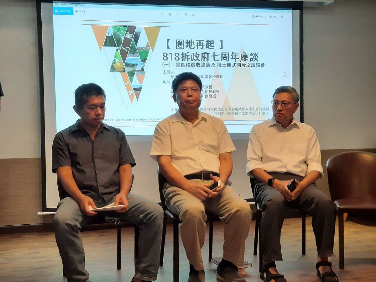 徐世榮(圖中)批評，民進黨所說愛台灣、本土認同、台灣意識，都是講假的。 圖:陳佩君/攝