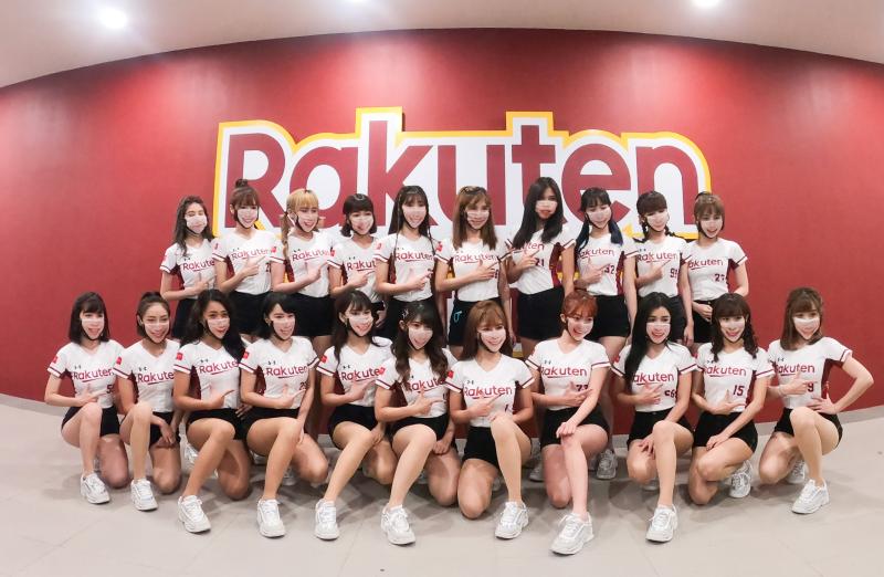 樂天女孩Rakuten Girls為了防疫都戴上口罩。 圖／記者葉政勳攝 , 2020.04.11
