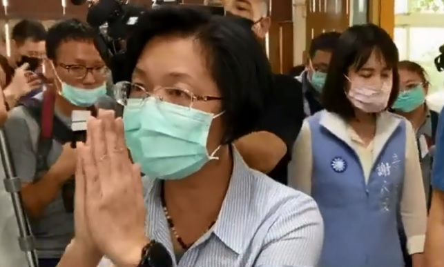 彰化縣長王惠美號稱防疫要超前部署，不配合疾管中心指揮要進行全面普篩，讓政風處介入調查。 圖：翻攝Youtube