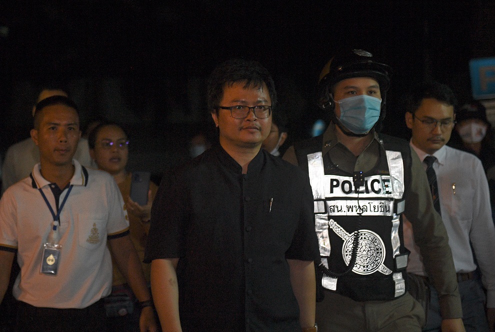 泰國反政府抗議活動的領導人之一、人權律師安農（Anon Numpa）19日被警方拘捕。 圖：達志影像/路透社