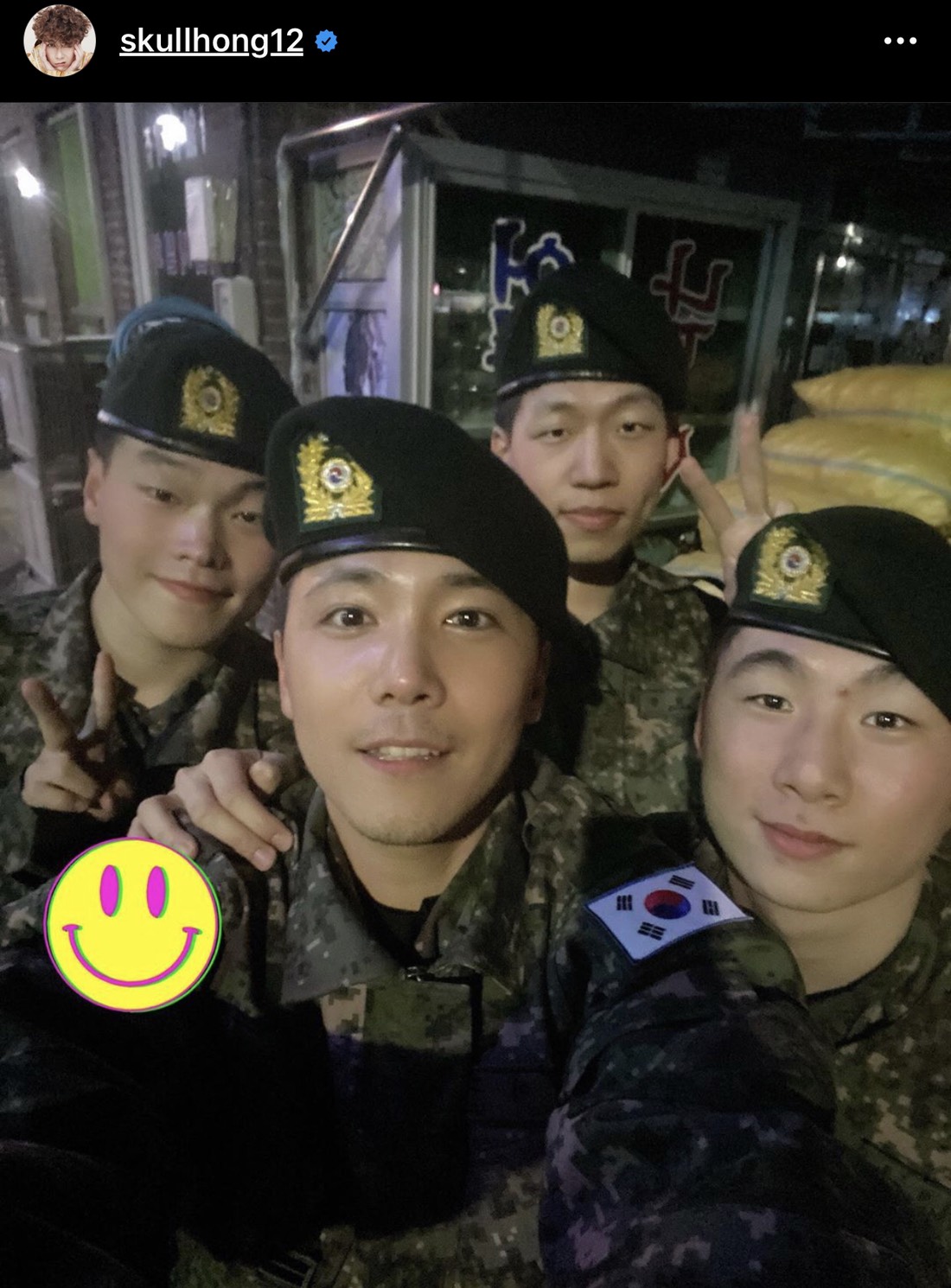 李洪基在部隊交到許多同袍好友。 圖：翻攝Instagram
