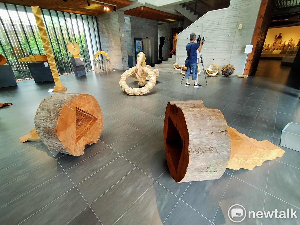 相關作品正在三義木雕館展出。 唐復年/攝