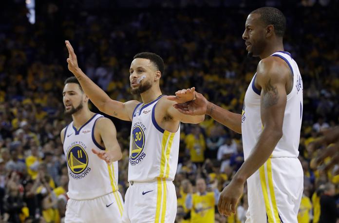 勇士透過選秀得到Stephen Curry(中)和Klay Thompson(左)。 圖／美聯社／達志影像
