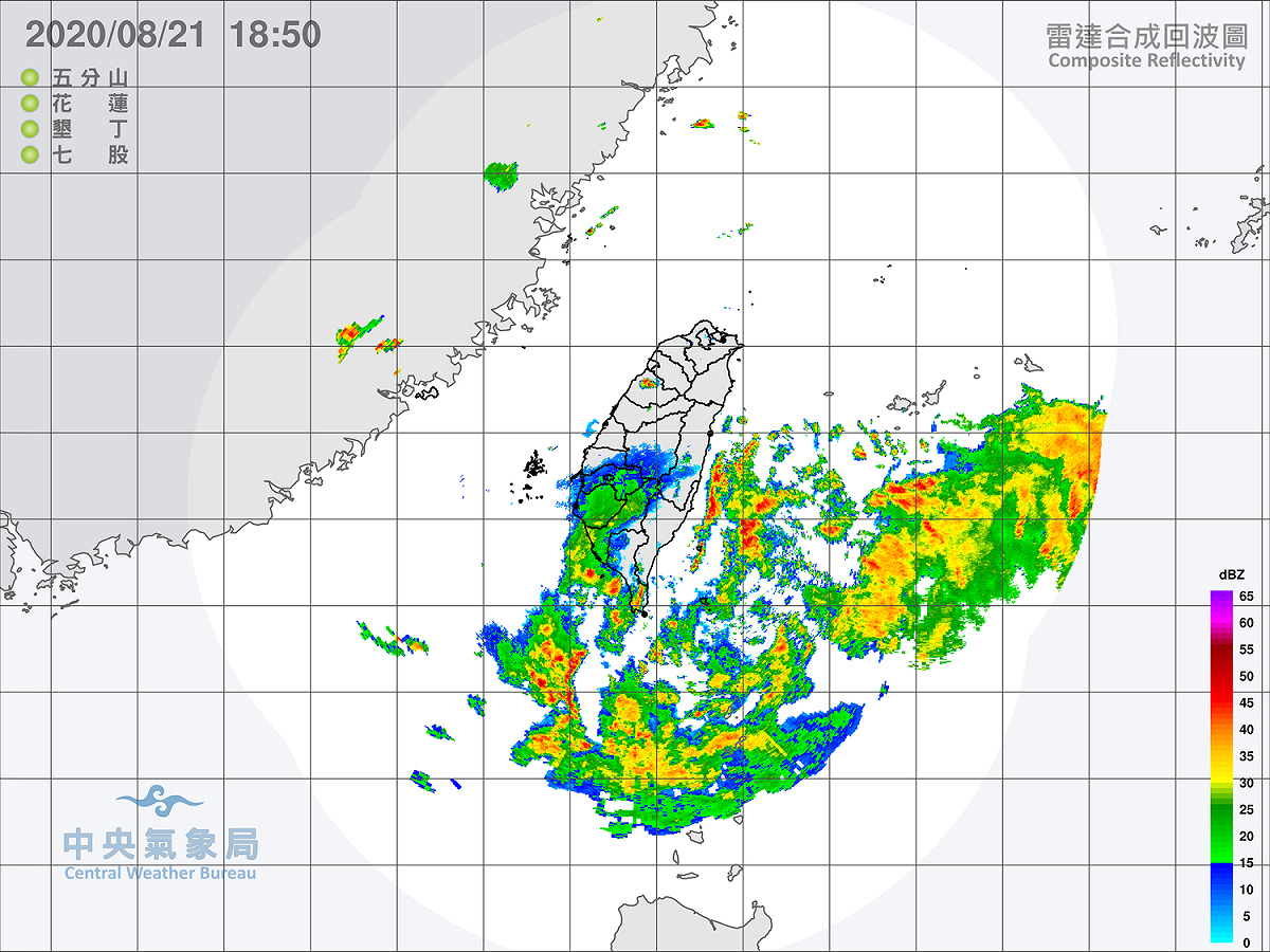 從雷達圖上可見，台灣東邊有一團雲系，是昨日形成的熱帶性低氣壓，今日因它的影響，台灣水氣較為充足。 圖：中央氣象局/提供