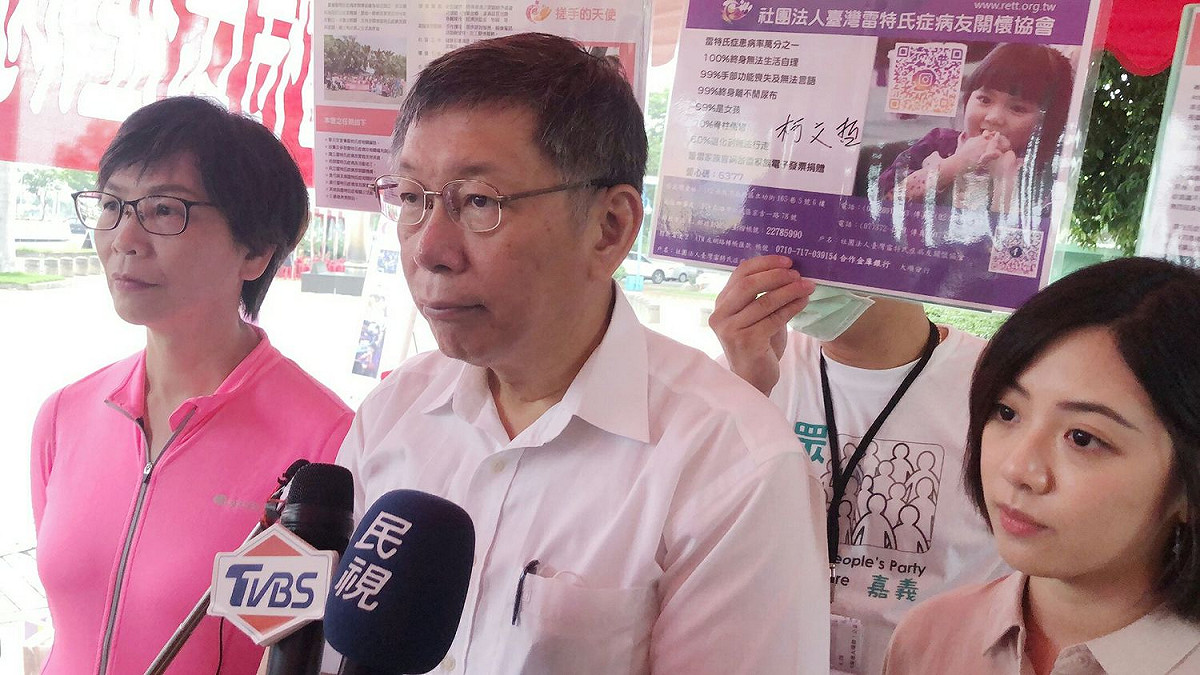 台灣民眾黨主席柯文哲今天在嘉義展開深耕請益之旅，重要幕僚蔡壁如、黃瀞瑩陪同受訪。 圖：台灣民眾黨/提供