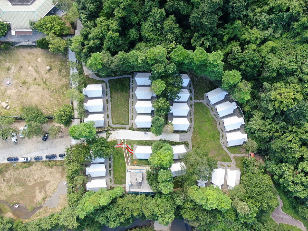 營區提供可自己帶帳篷，也可只帶衣服輕鬆入住豪華帳篷。 圖：暖東休閒有限公司／提供