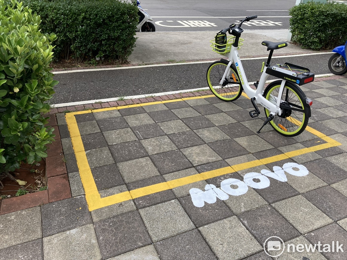 新北市推出電動自行車共享計劃，初期選定淡水、板橋、新店及三重試行，透過手機app租借，單次前10分鐘收費9元。 圖：新北市交通局/提供