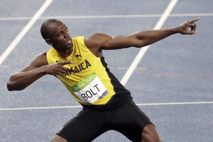 牙買加閃電Usain Bolt完成三連霸之後，做出招牌的慶祝動作。 圖／美聯社／達志影像