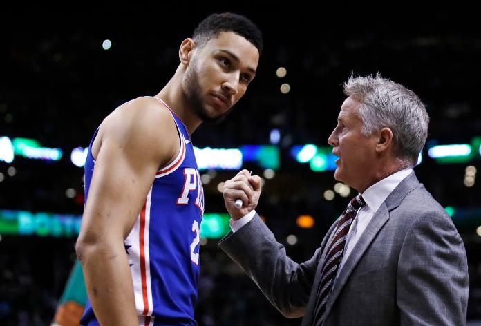 76人主帥Brett Brown（左）被球隊炒魷魚。 圖／美聯社／達志影像