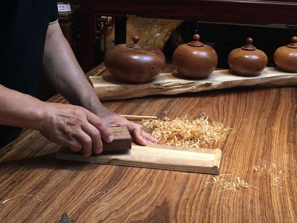 9月推出的遊程中，遊客可扮演小徒弟向大溪大人們拜師學藝！ 圖：桃園觀旅局／提供