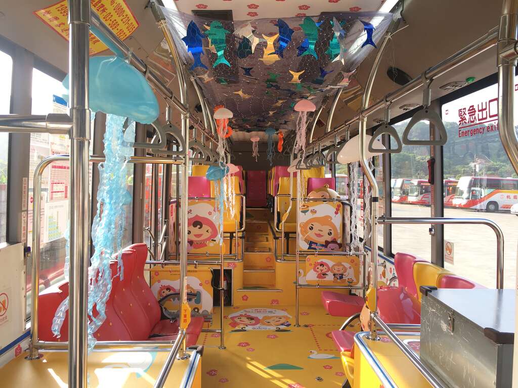 台灣好行大溪快線海洋水母公車內部。 圖：桃園觀旅局／提供