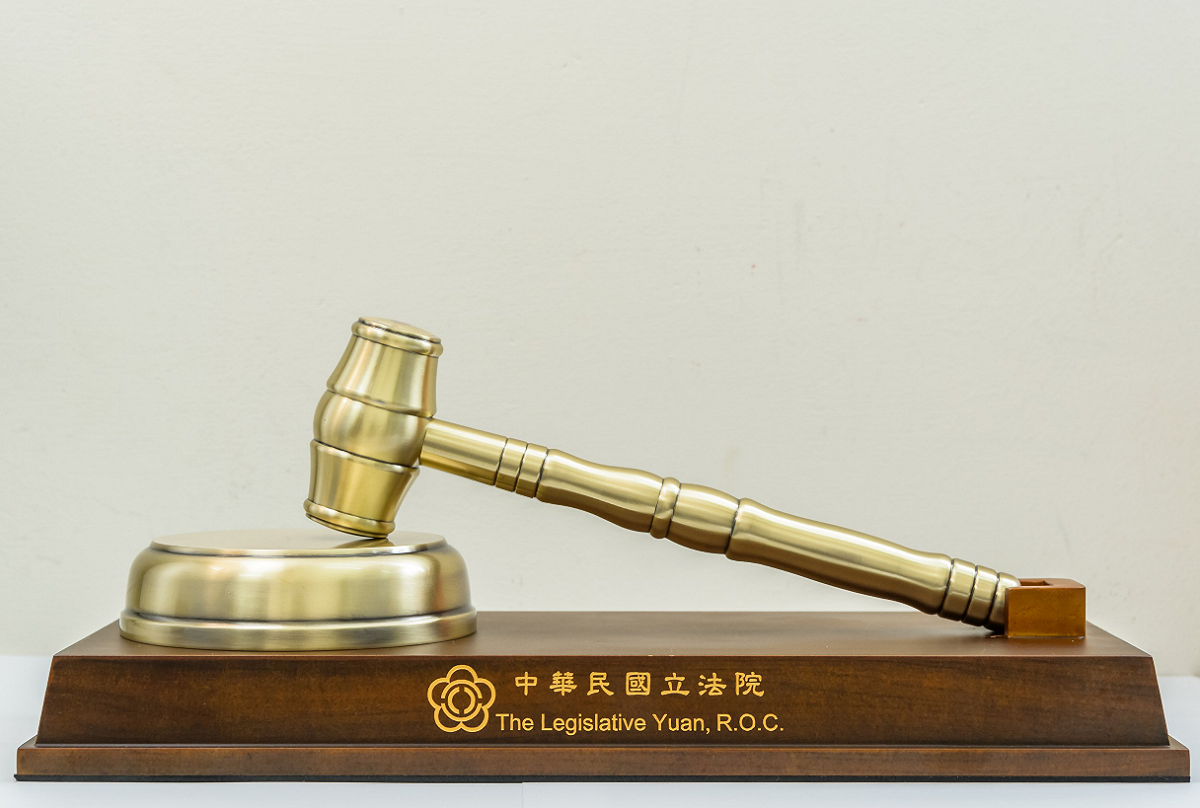 游錫堃屆時將贈送鋁合金金屬的「紀念議事槌」給維特齊。 圖：立法院／提供