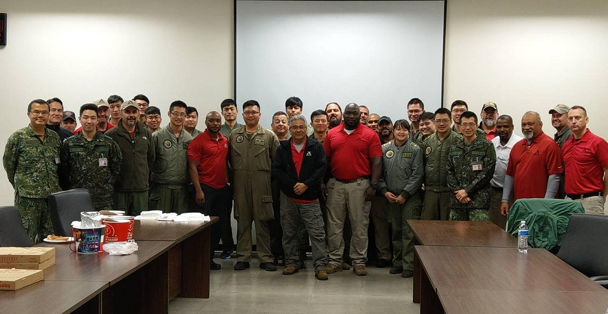2016年起，前美軍飛行員和維修人員組成美國技術協助團隊，為台灣軍隊提供訓練與諮詢。 圖：取自美國在台協會臉書