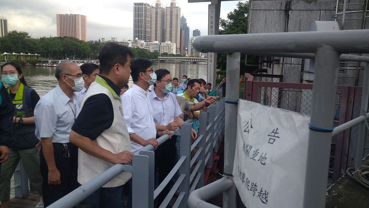 陳其邁昨視察七賢抽水站。 圖：取自高雄市政府網站