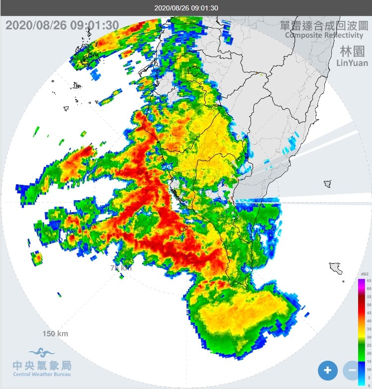 中央氣象局局長鄭明典今天早上在臉書PO出雷達圖，表示強回波在海面集結，注意囉！ 圖：翻攝鄭明典臉書