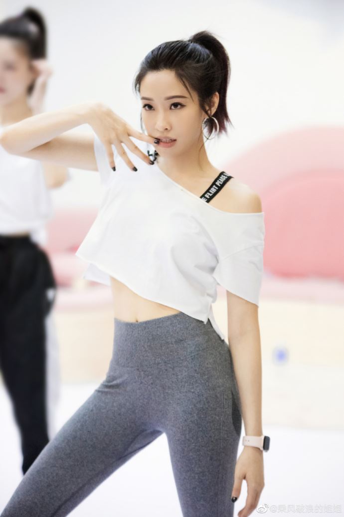 袁詠琳接下《乘風破浪的姊姊》後，身價翻十倍。 圖：翻攝自微博