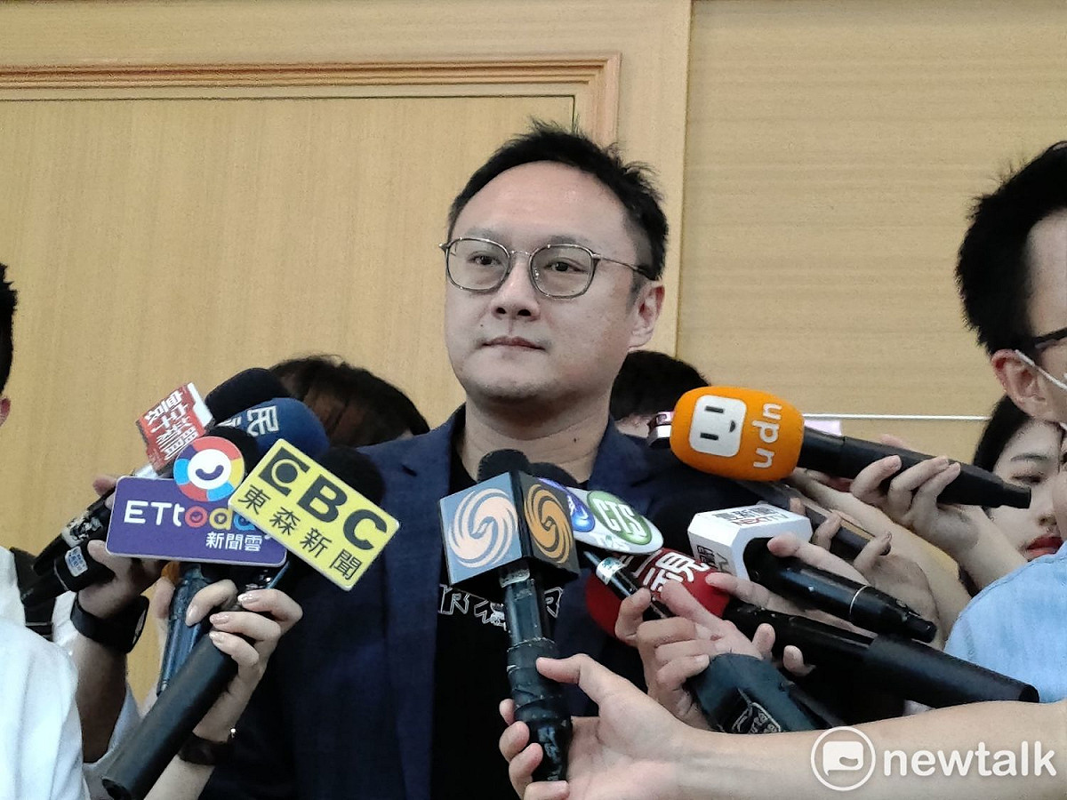 鄭照新表示，自己支持改名、但不是改掉中國，是把國民黨改成「酸民黨」。 圖：黃建豪/攝