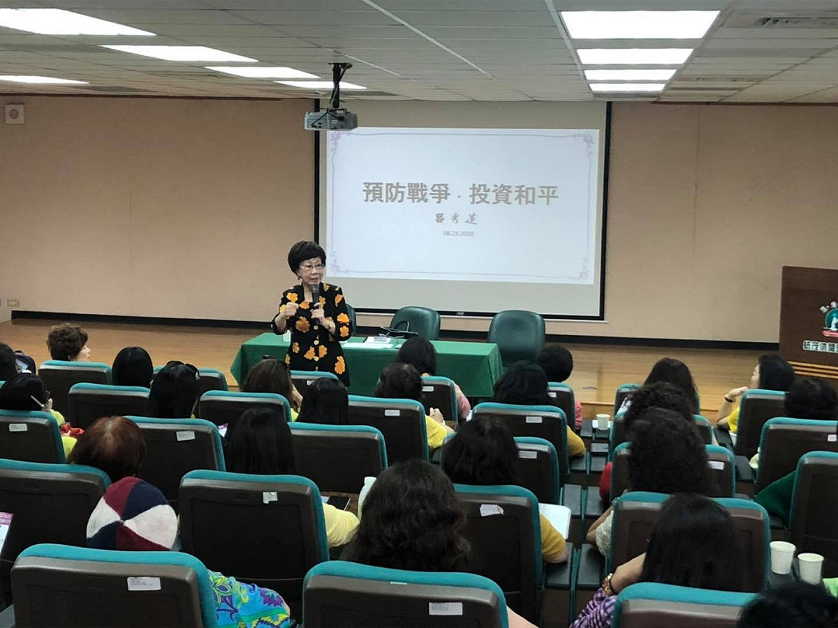 呂秀蓮日前倡議預防戰爭投資和平 圖:擷取自臉書