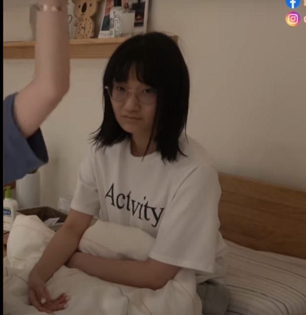 不少網友對於愛莉莎莎卸妝後的樣子，持正反兩面的看法。 圖：翻攝YouTube