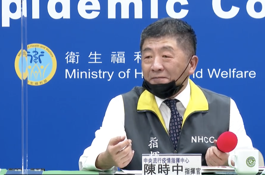 今（26）日疫情指揮官陳時中表示，自己常常忘記把口罩掛在嘴下。 圖：中央疫情指揮中心／提供