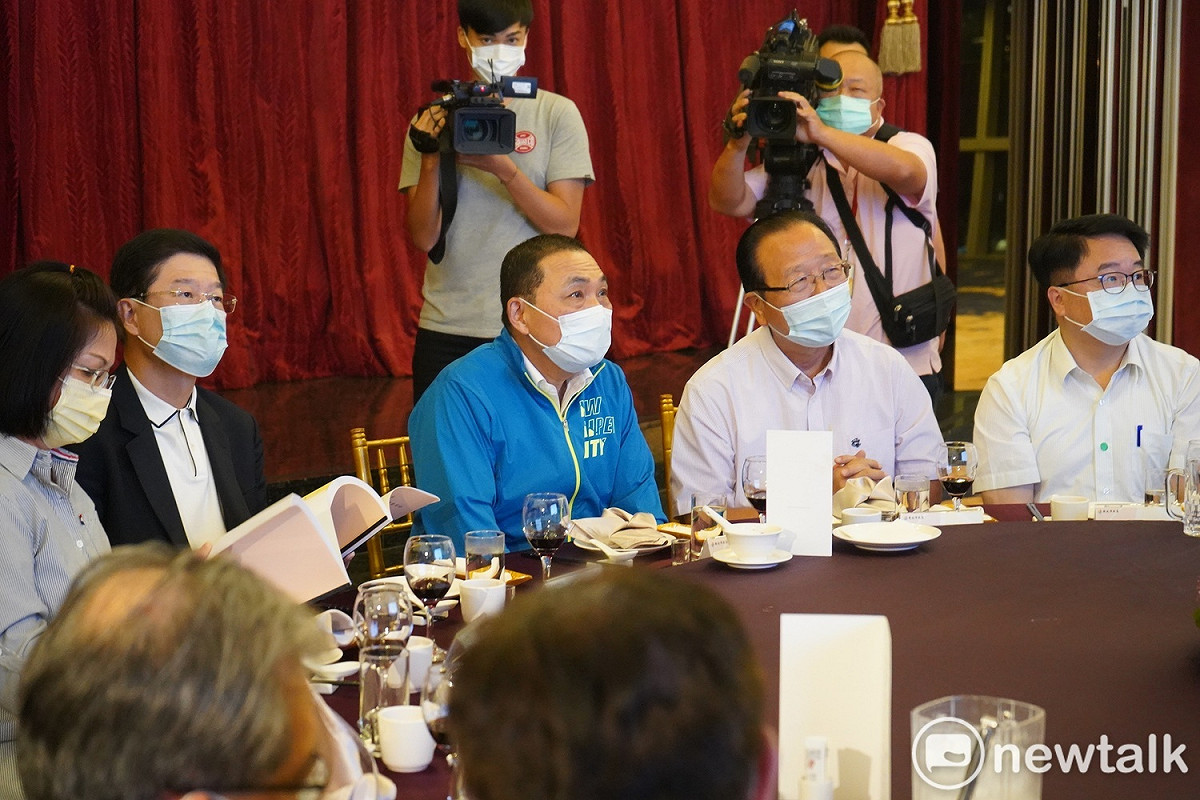 新北市長侯友宜晚間宴請市籍立委餐敘，盼立委協助爭取前瞻預算。 圖：林昀真/攝