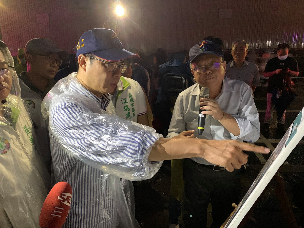 陳其邁指示市府團隊持續監控水情，並隨時待命，以確保市民生命財產安全。 圖：翻攝陳其邁臉書