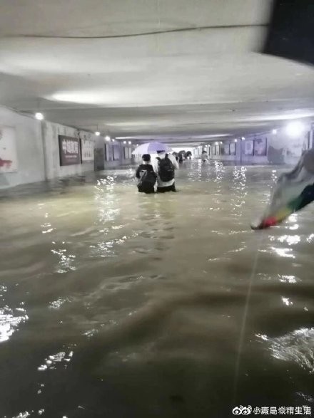 受到外圍環流影響，山東部分區域已受大雨影響，淹水成災。 圖：翻攝微博