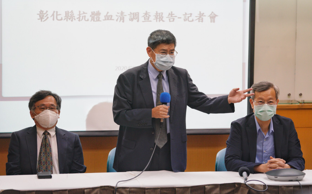 研究說明人員包括台大公衛教授陳秀熙（左），計畫主持人詹長權（中），以及彰化縣衛生局長葉彥伯（右）。 圖：張良一/攝