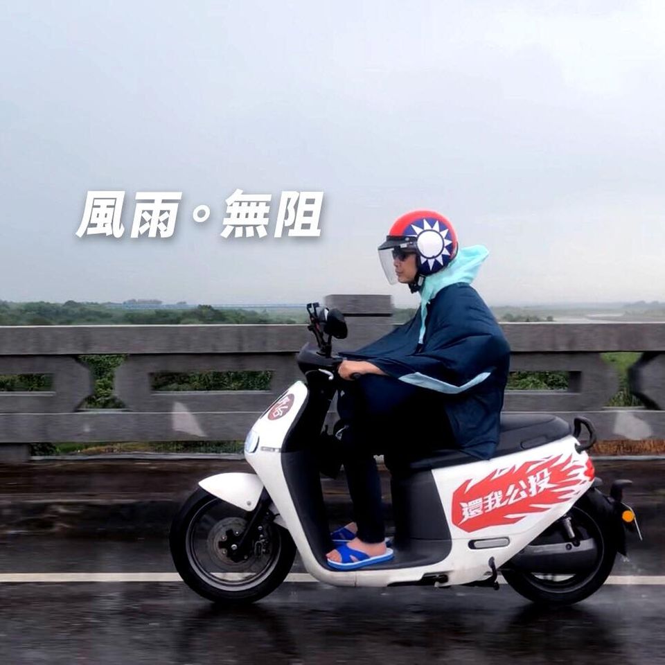 羅智強騎車推公投 圖:擷取自臉書
