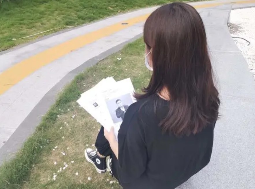 一名受害者小芳（化名）表示，她上個月初在網路上看到一則廣告，宣稱一款名叫「喵喵」的APP，在網上養貓就能賺錢。 圖：翻攝自微信