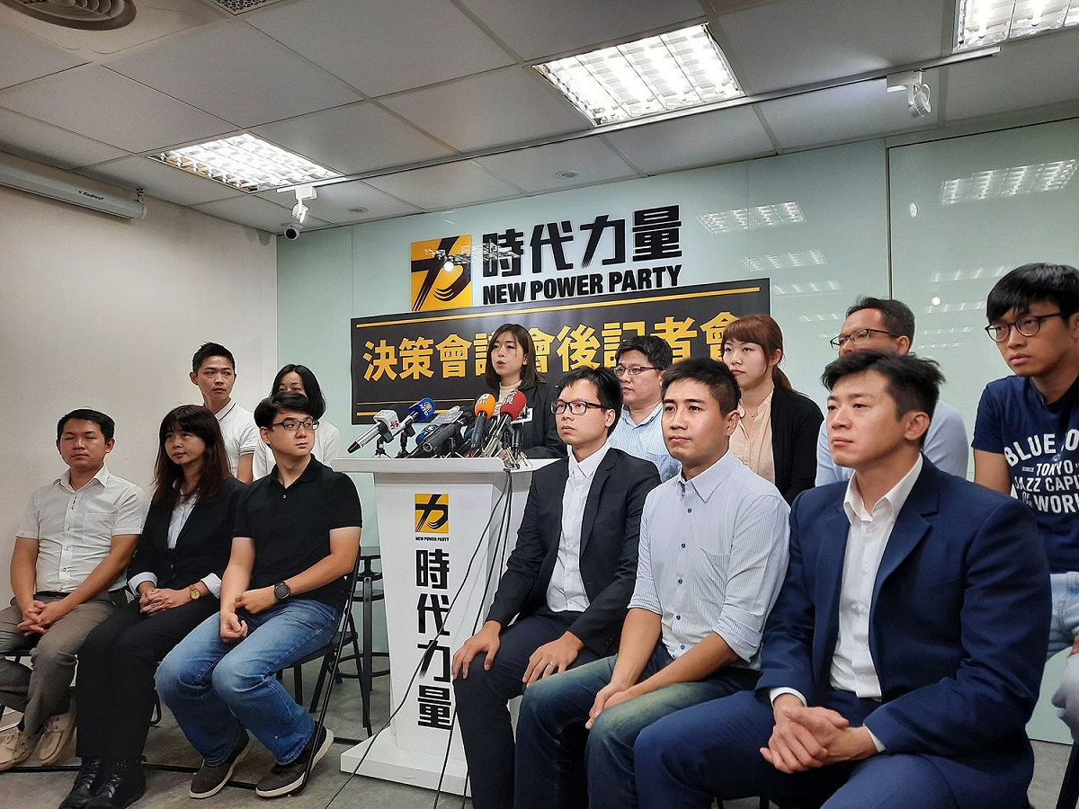 高鈺婷與新任決策委員今天在黨中央亮相。 圖:陳佩君/攝