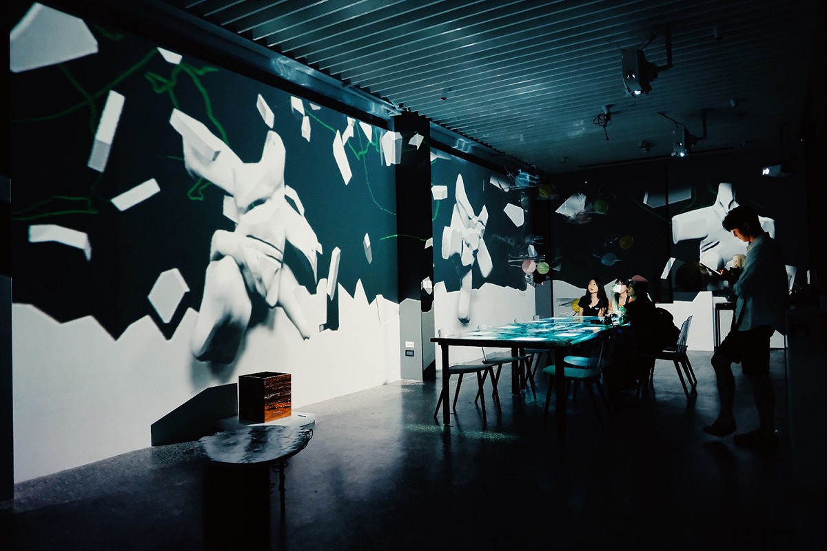 朱銘美術館夜間開館，《夜宴》沉浸式光雕投影體驗。 圖：新北市政府綠美化環境景觀處技術推廣課／提供