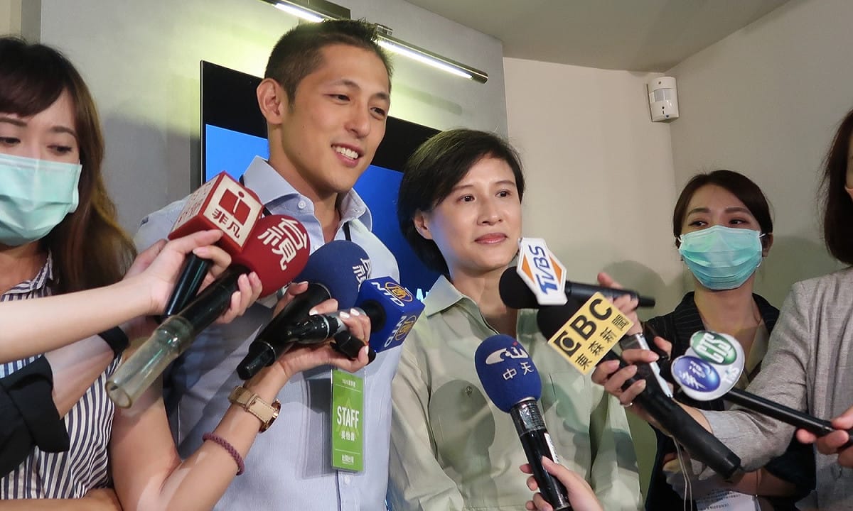 民進黨智庫副執行長吳怡農與前文化部長鄭麗君30日出席吳怡農舉辦的壯闊台灣營隊 圖：林朝億/攝