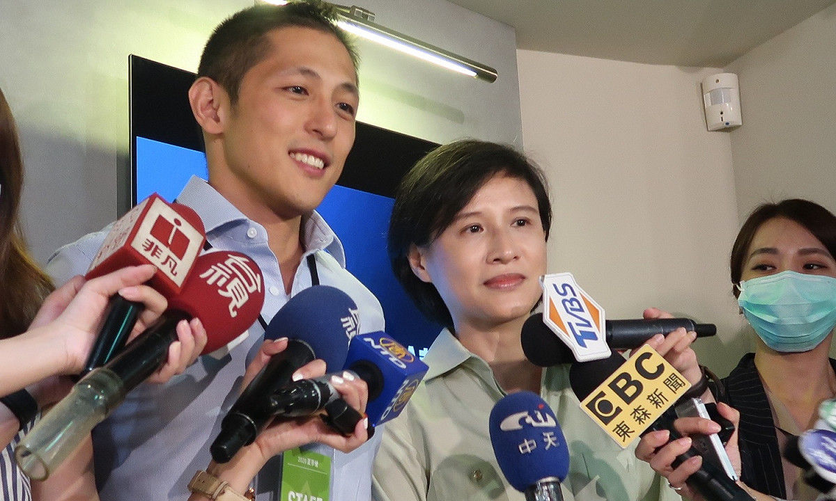 民進黨智庫吳怡農與前文化部長鄭麗君 圖：林朝億/攝