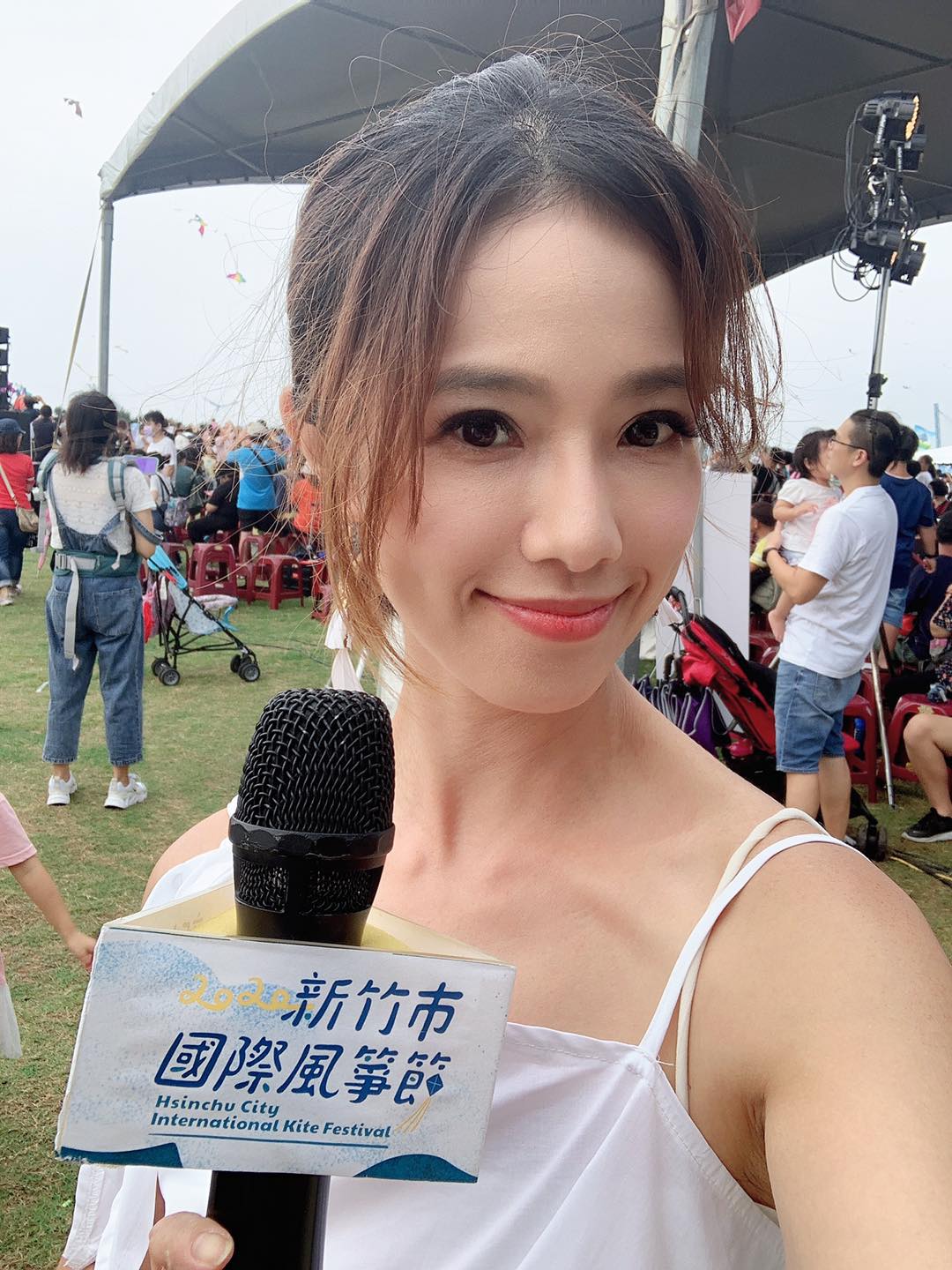 女星黃瑄是新竹風箏節的活動主持人，她在現場目睹女童被捲上天的過程。 圖：翻攝自黃瑄臉書