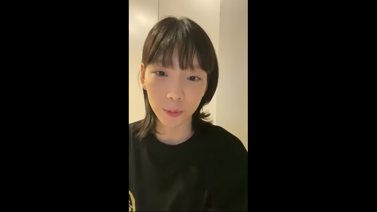 太妍開直播和粉絲互動，素顏短髮曝光引發討論。 圖：截圖自YouTube/출구없태연