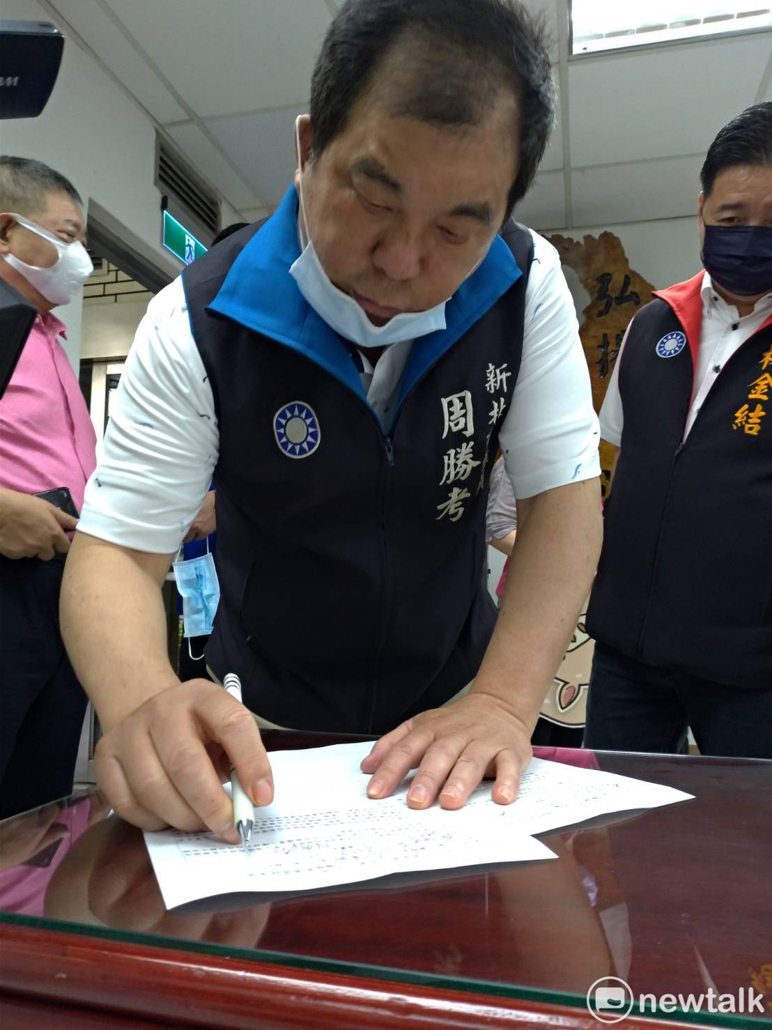 國民黨新北市議會黨團提案修正「新北市食品安全衛生管理自治條例」，要將豬肉及其加工製品不得檢出乙型受體素修法納入。  圖：王峻昌／攝