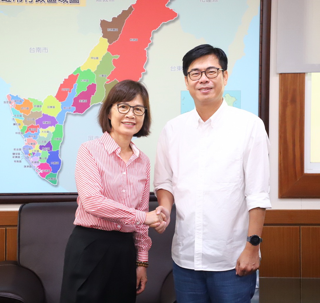 高雄市長陳其邁(右)拜會議長曾麗燕。 圖：高雄市議會/提供
