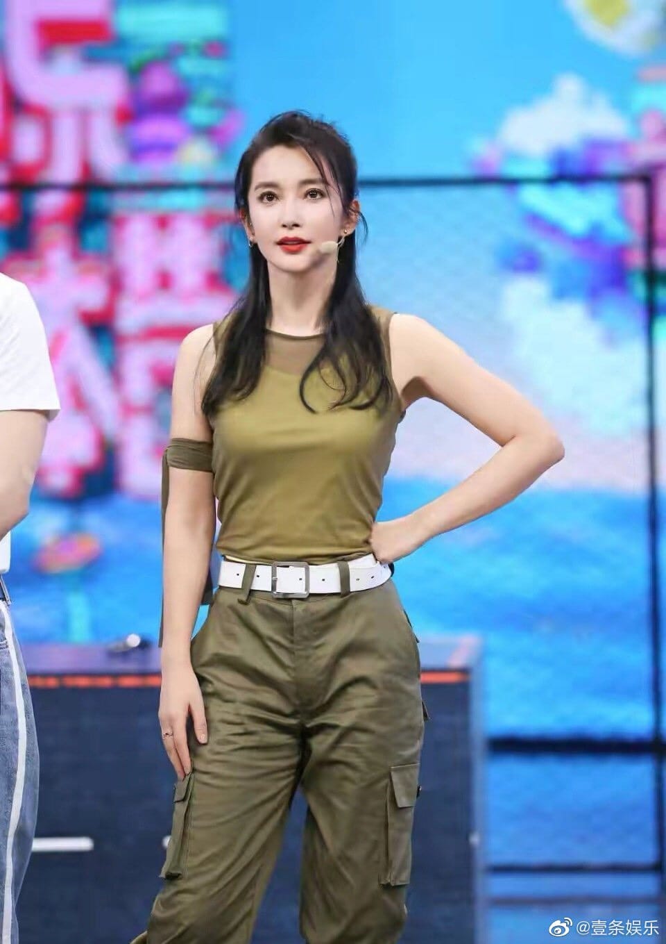 李冰冰逆齡美貌加上纖細身材，讓觀眾驚呼根本不像47歲。 圖：翻攝微博