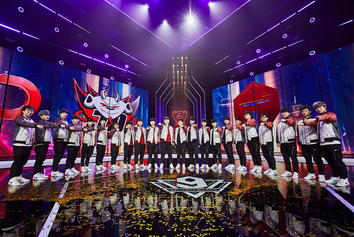 LPL 主要贊助商、知名運動品牌 NIKE 發佈了專屬於 LPL 賽區的出征外套 圖：LoL Esports