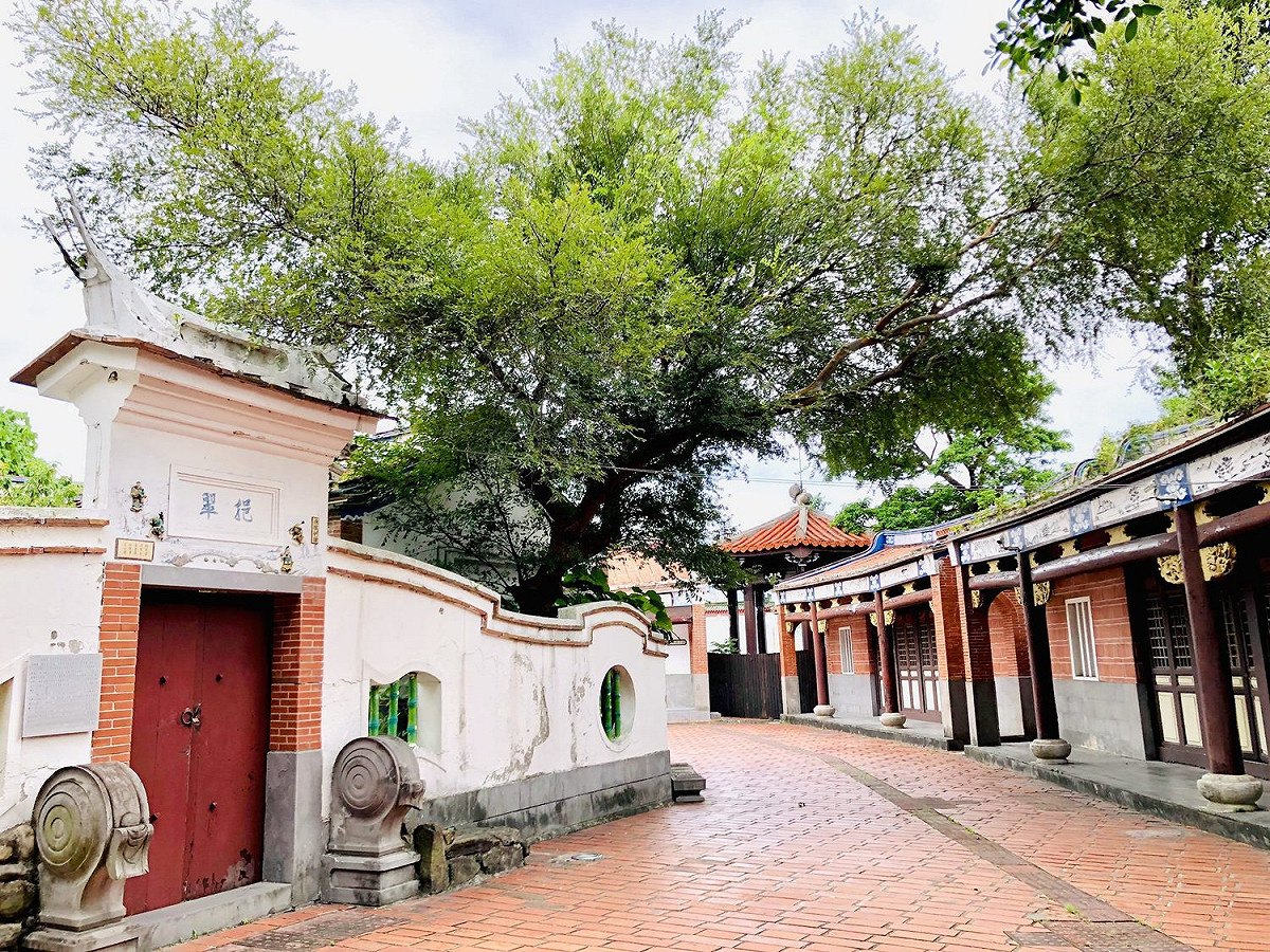 圓山自然公園可說是隱藏版的景點，不但被公園綠地包圍，內有一整排的仿古閩式建築，好看又好拍。  圖：台北市工務局／提供