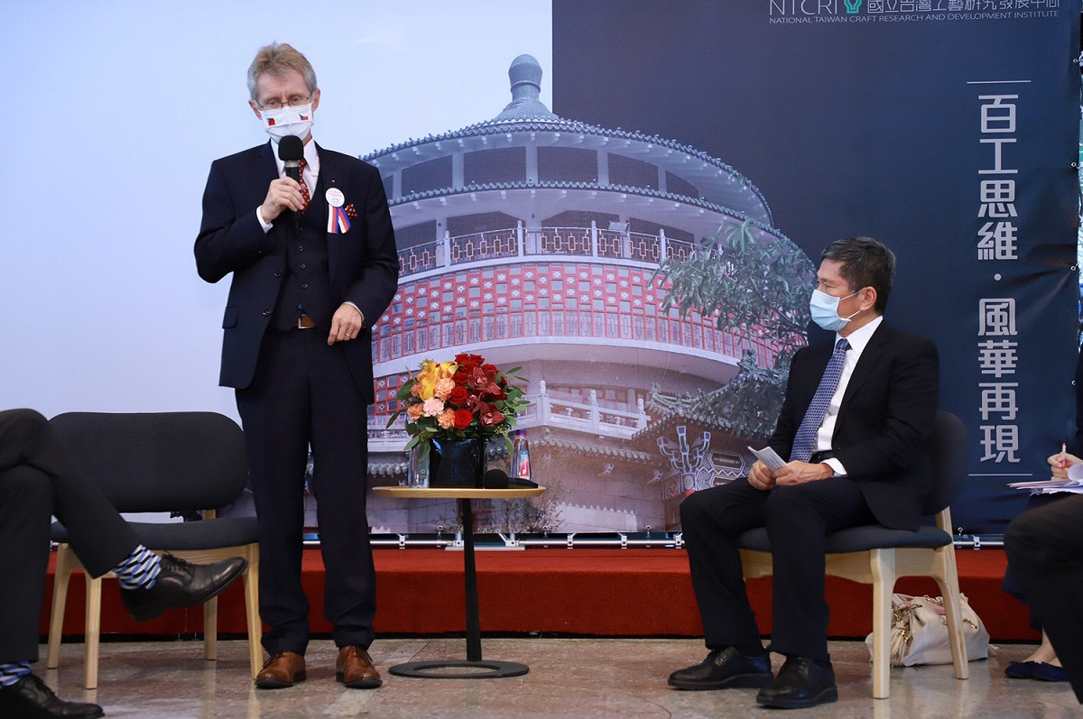 捷克參議院議長韋德齊(左)致詞。 圖：文化部/提供