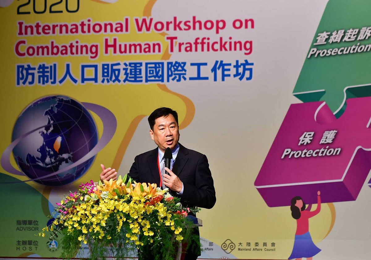 內政部政次陳宗彥於 2020年防制人口販運國際工作坊致詞。 圖：內政部提供