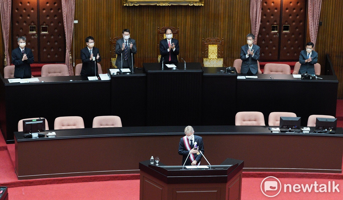 捷克議長韋德齊說「我是台灣人」時，全場起立鼓掌歡呼。 圖：張良一／攝