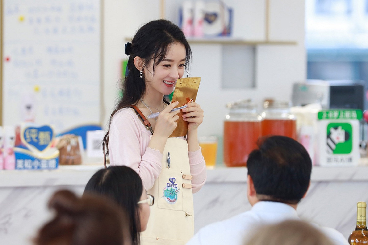 趙麗穎第一次錄製中國真人秀節目，就獻給了《中餐廳》。 圖：翻攝微博